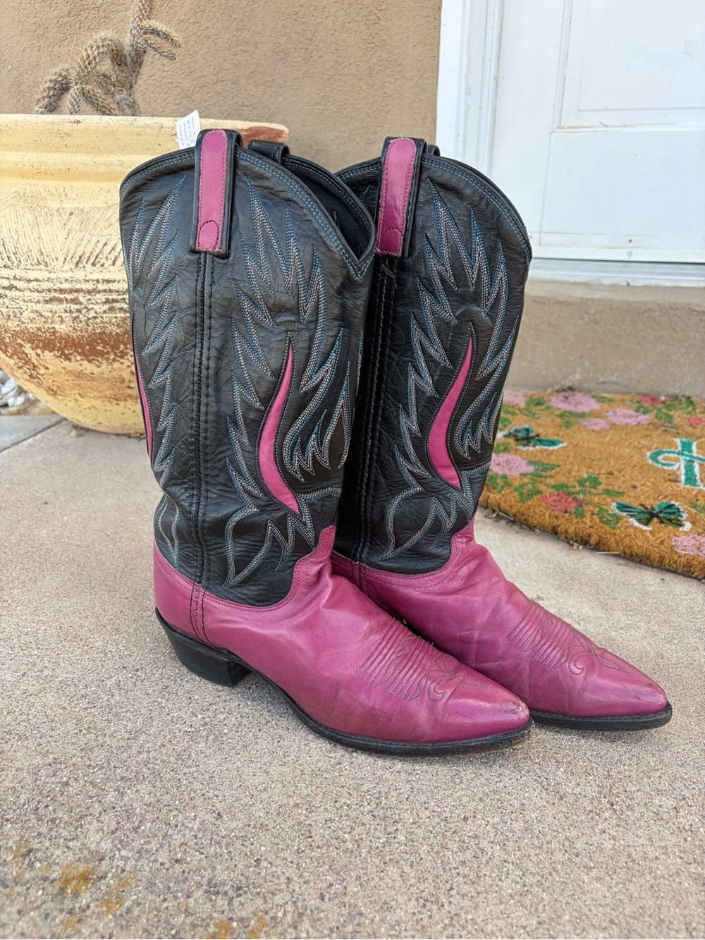 Vintage Women's Black and Pink Western Cowboy Boots